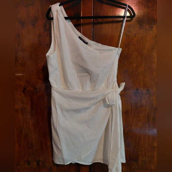 NWT Lulus white faux wrap med - Picture 4 of 4